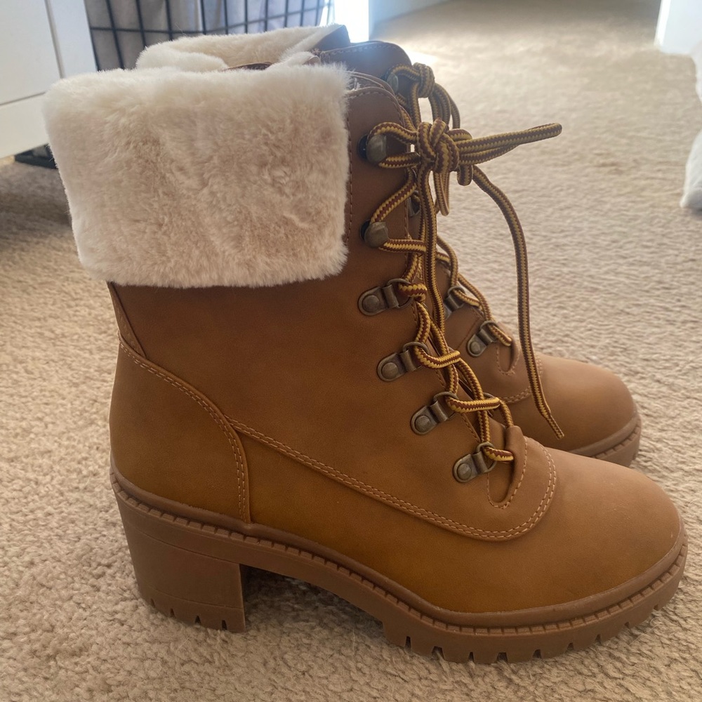 NWOT Fur Lined Heel Boots